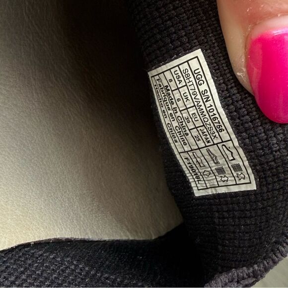 UGG Alameda Sammy Slip-On sneaker Loafers Sz 8 black knit round toe flat shoe - Picture 9 of 9